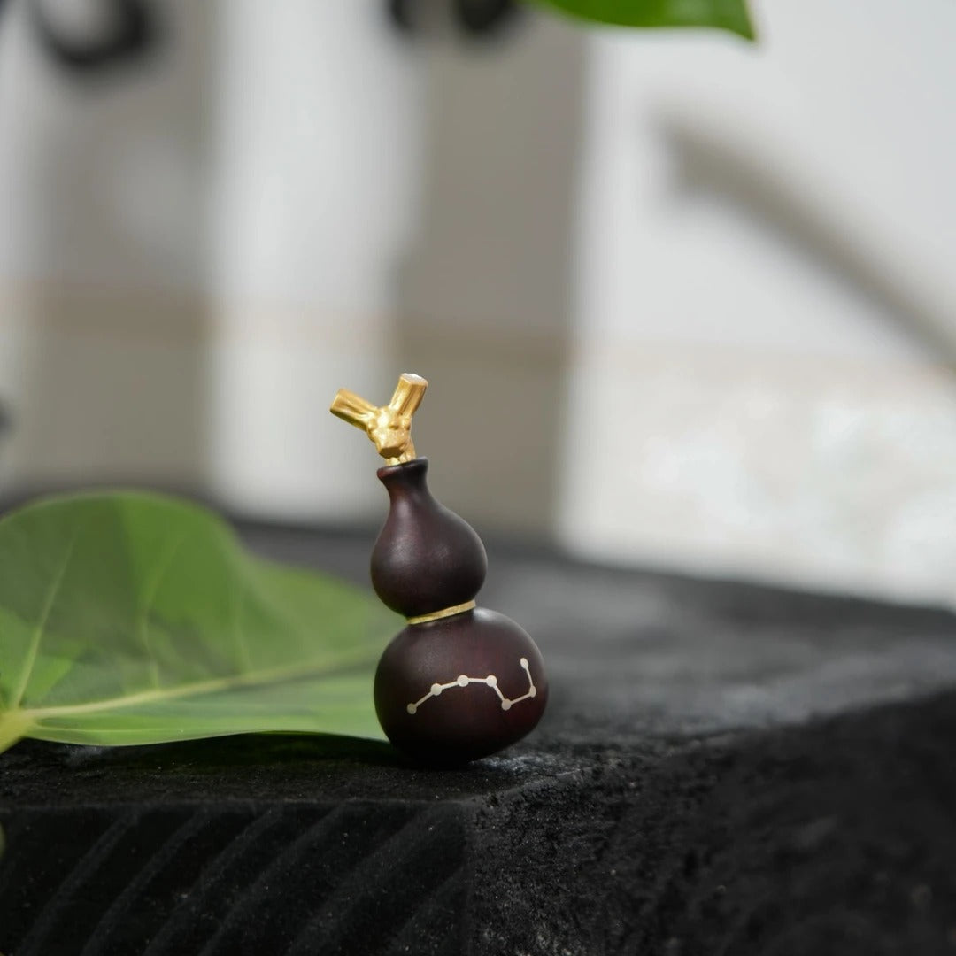 Lightning-Struck Wooden Dragon Head Seven-Star Gourd with Silver-Inlaid Seven-Star Carving Handheld Ornament